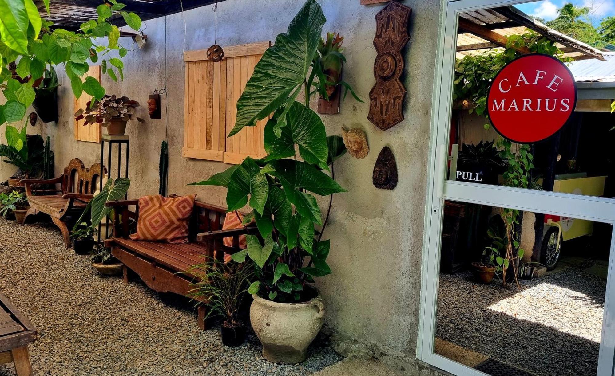 Marius B&B & Hostel Silang Exterior photo