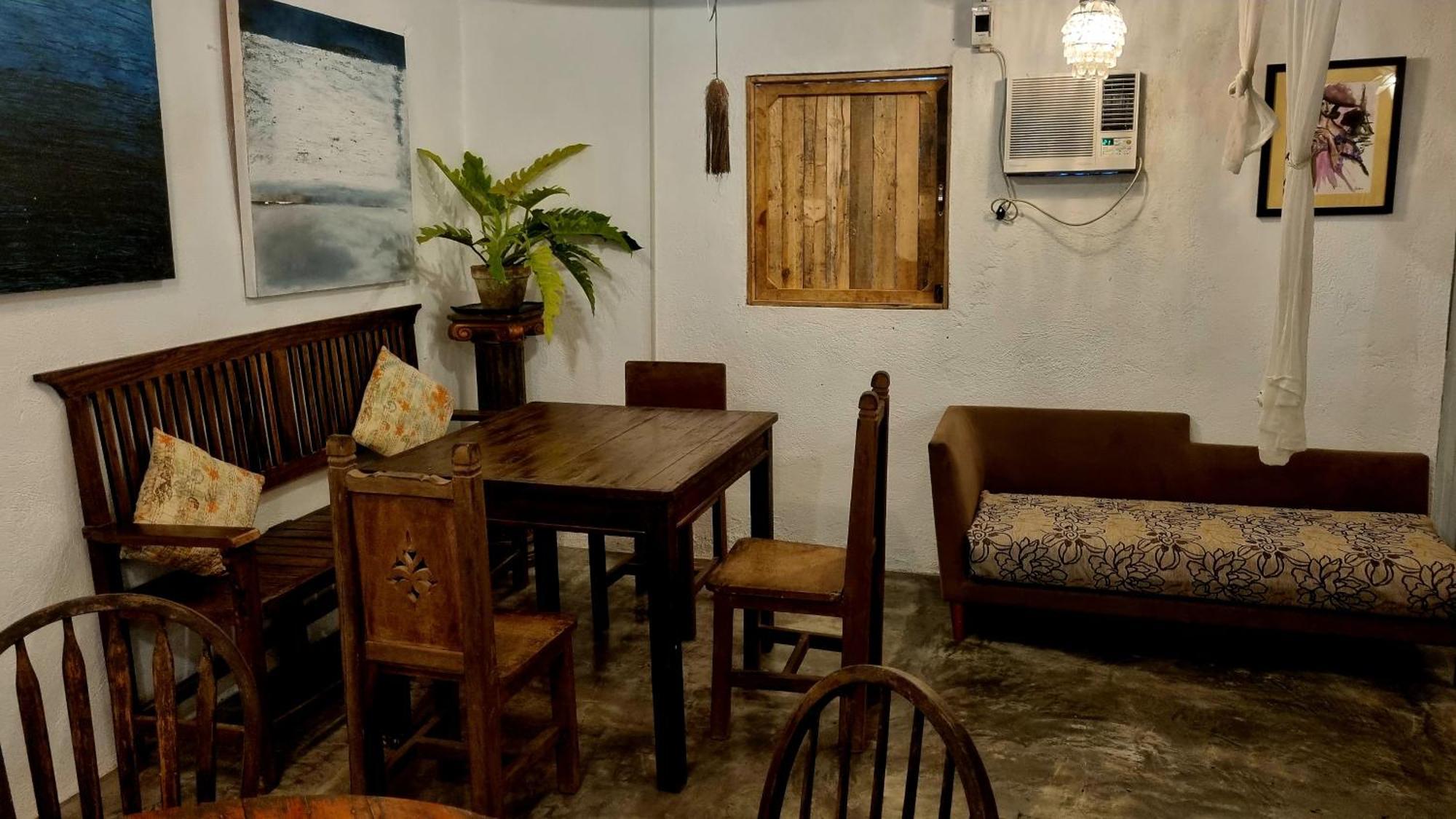 Marius B&B & Hostel Silang Exterior photo