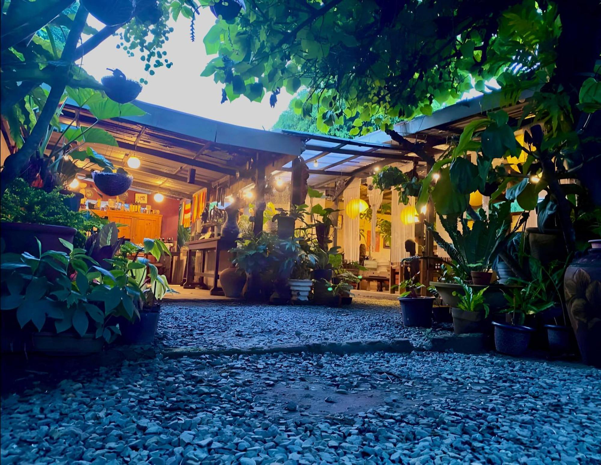 Marius B&B & Hostel Silang Exterior photo