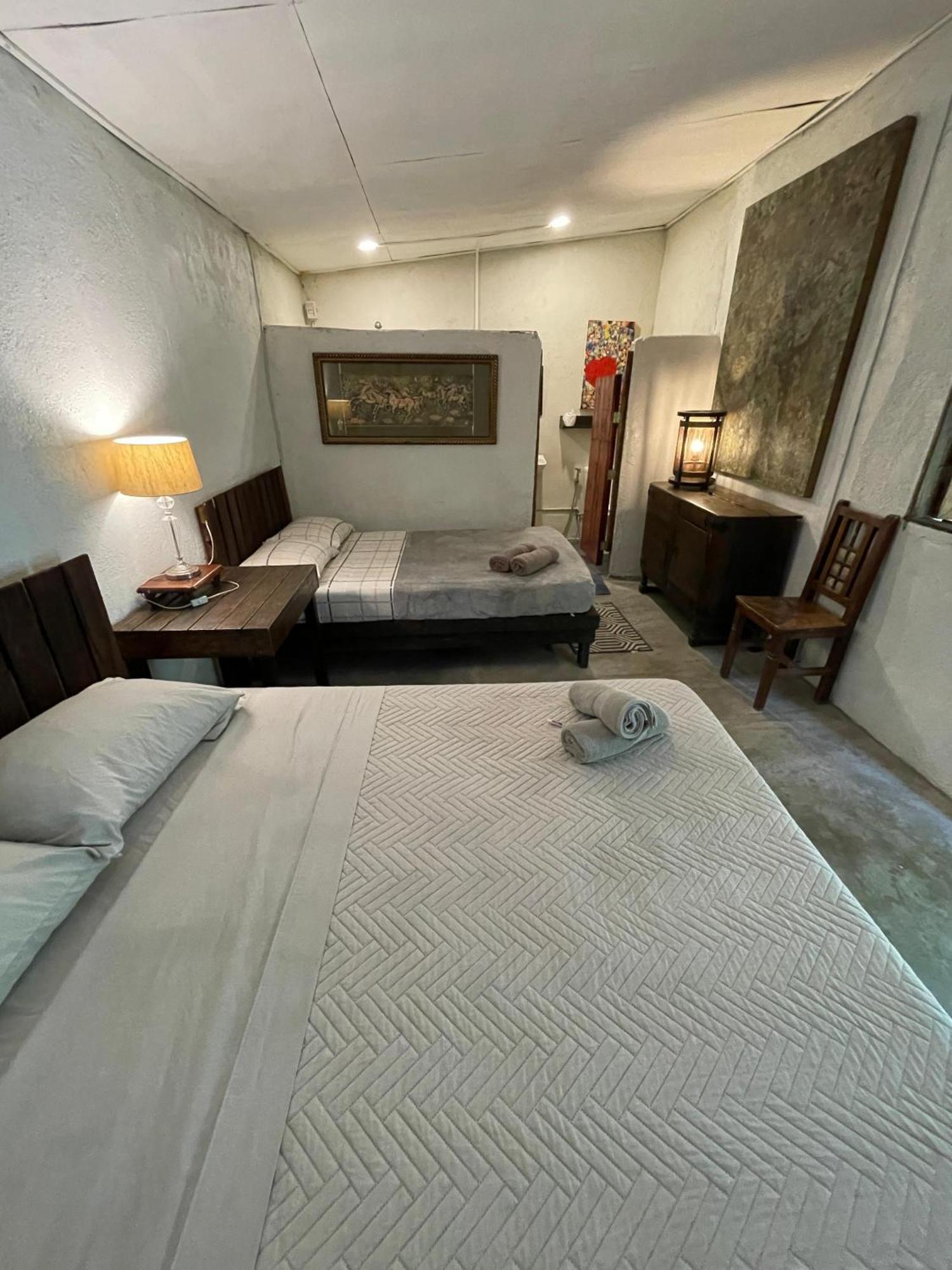 Marius B&B & Hostel Silang Exterior photo